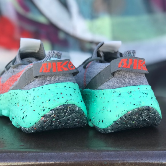 Nike Space Hippie 04 Flyknit Lifestyle Sneakers - Picture 4 of 11